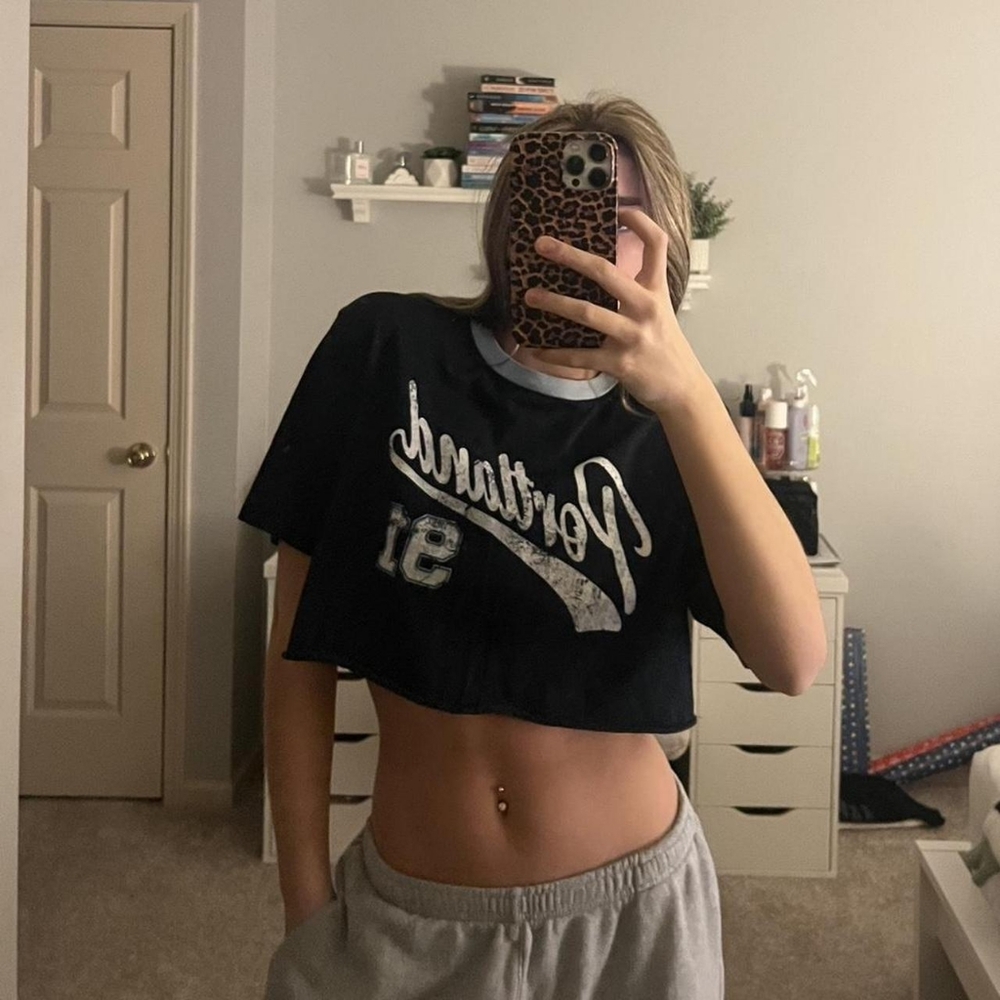 Garage Women's Navy and Blue Crop-top
